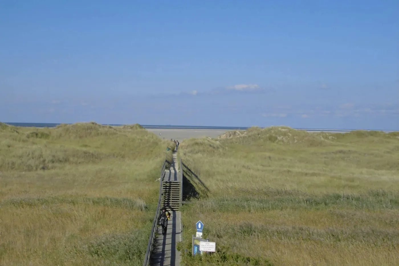 Bohlenweg durch die Dünen zum Strand von St. Peter-Ording
